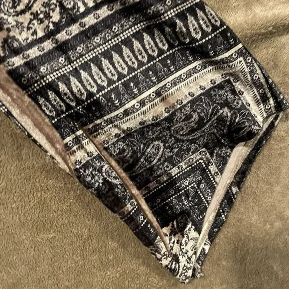 Unity World Wear Womens Black Lace VNeck 3/4 Sleeve Velvet Velour Blouse Size 3X - Picture 4 of 9